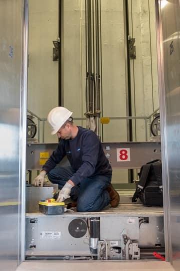 img_technician_360X540