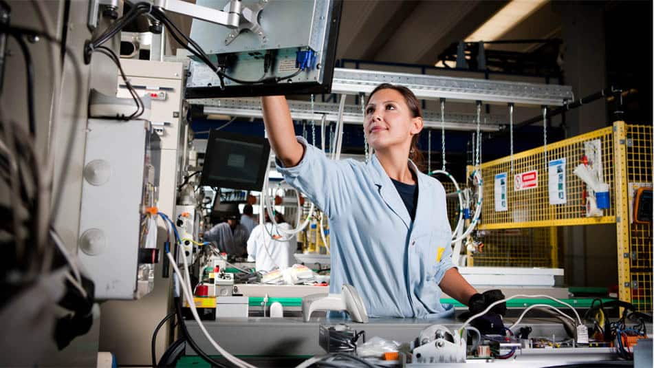 img_Professionals and technicians_Pero female factory worker